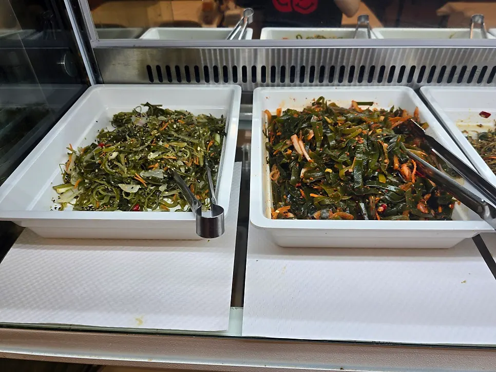 Self bar side dish station at Ppwang Mulhoe