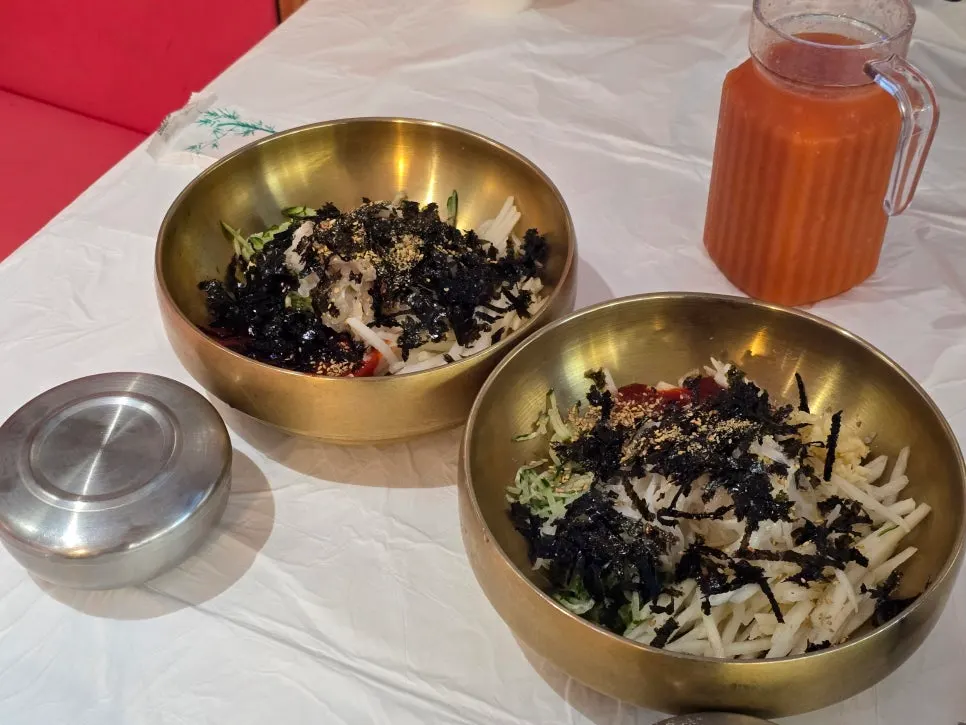 Pohang-style mulhoe with pear and cucumber