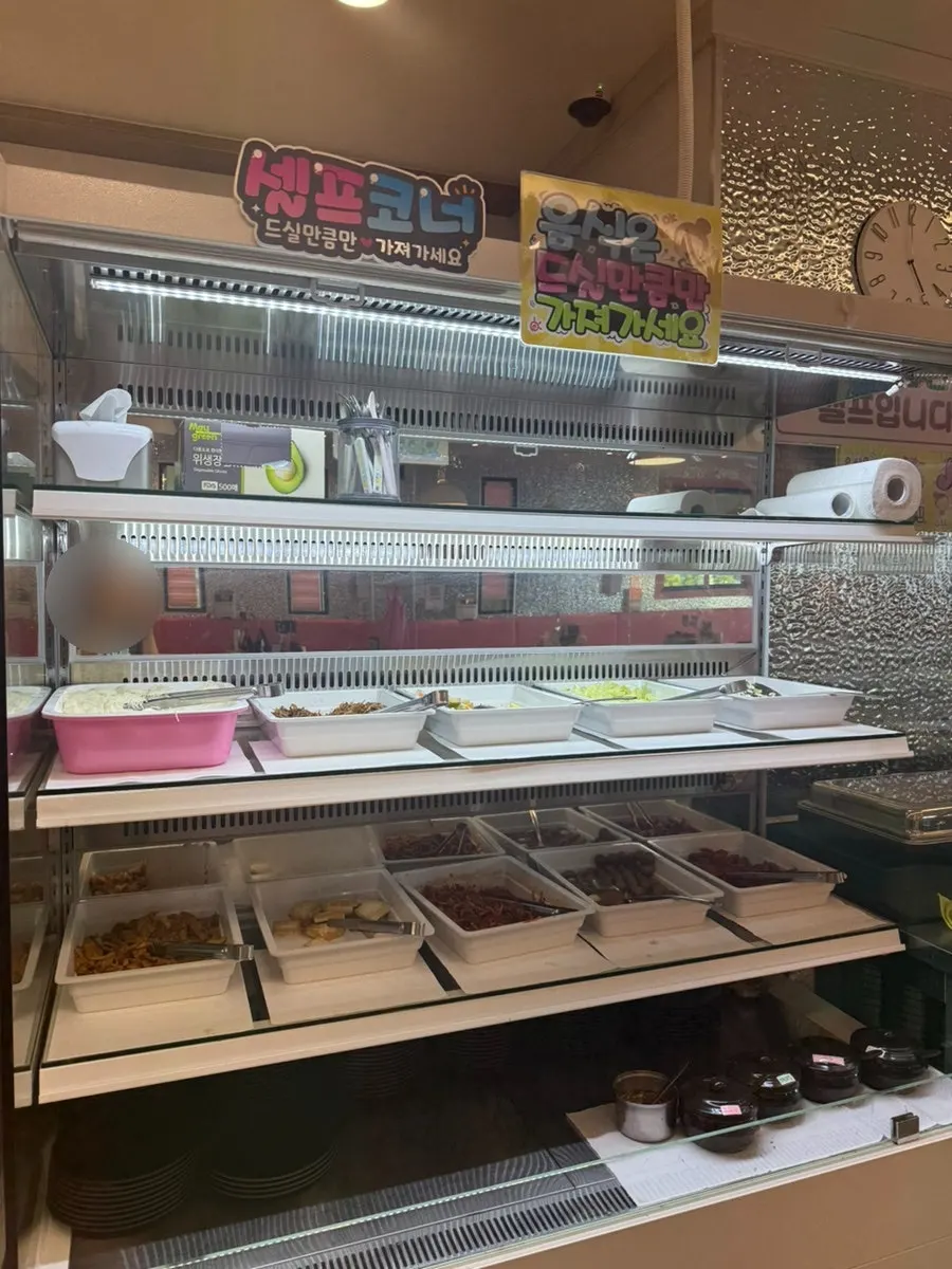 퐝물회 셀프 코너 전경