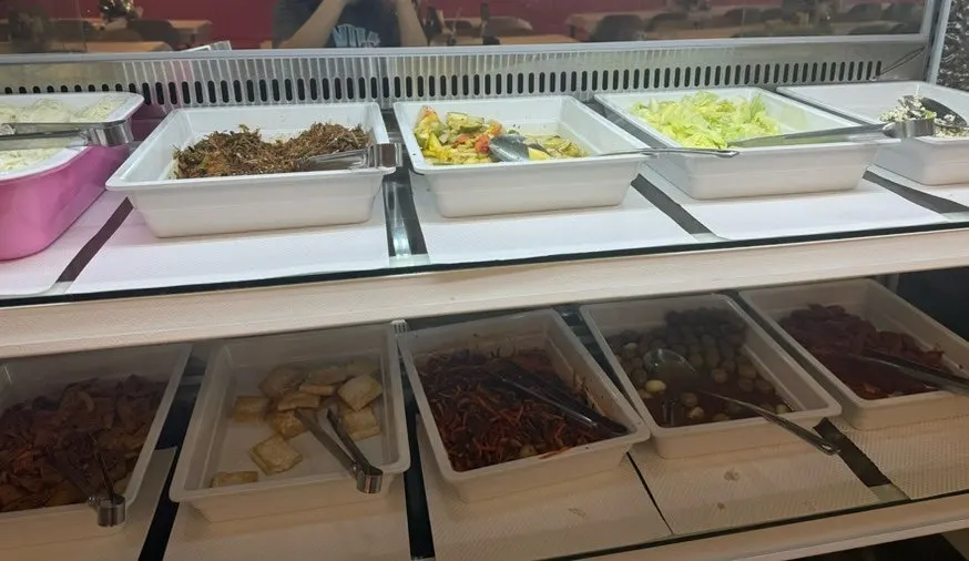셀프 코너 반찬과 샐러드