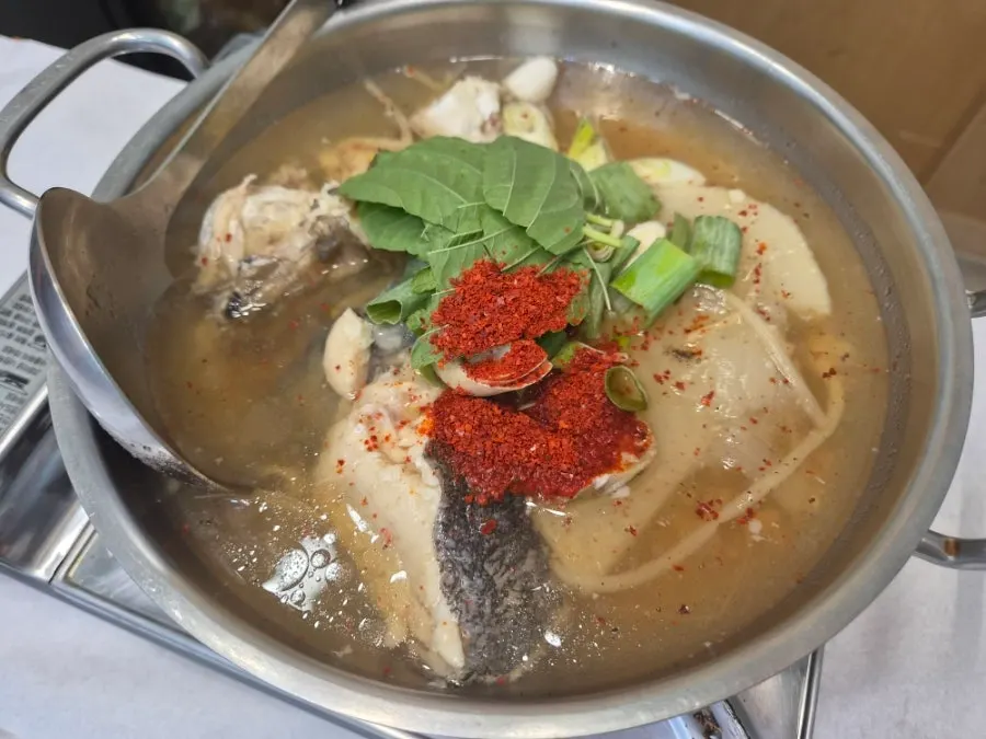 가장 먼저 나온 매운탕 냄비