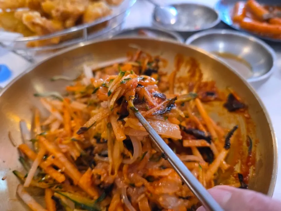 Ppwang Mulhoe, serving squid mulhoe year-round