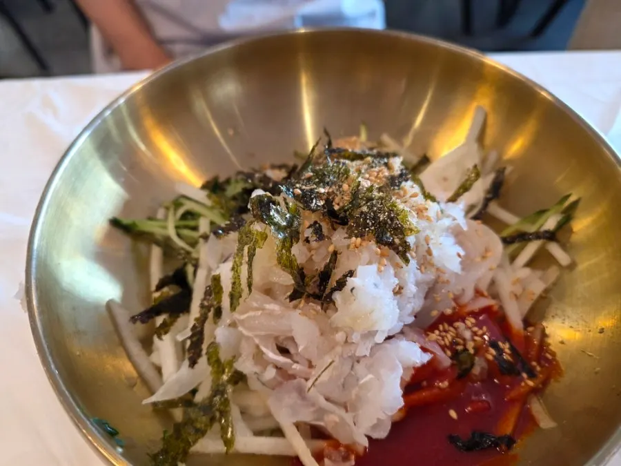 Ppwang Mulhoe's vegetables and sauce for the mulhoe