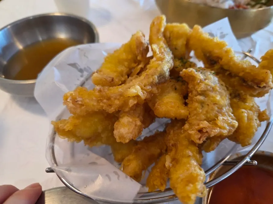 Ordering fried squid at Ppwang Mulhoe