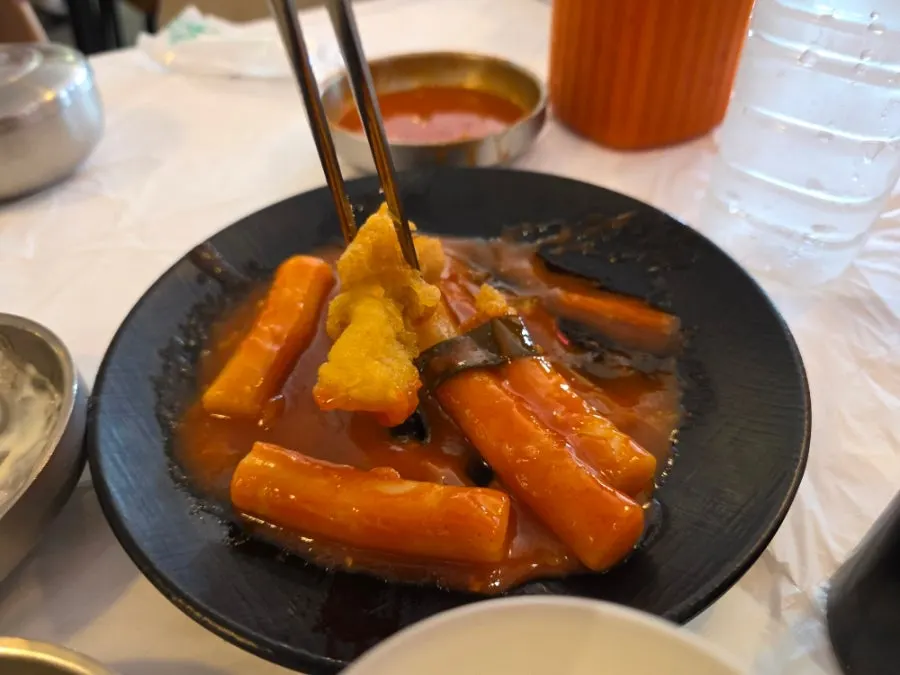 Ppwang Mulhoe's self bar with tteokbokki, fried food, and squid soup