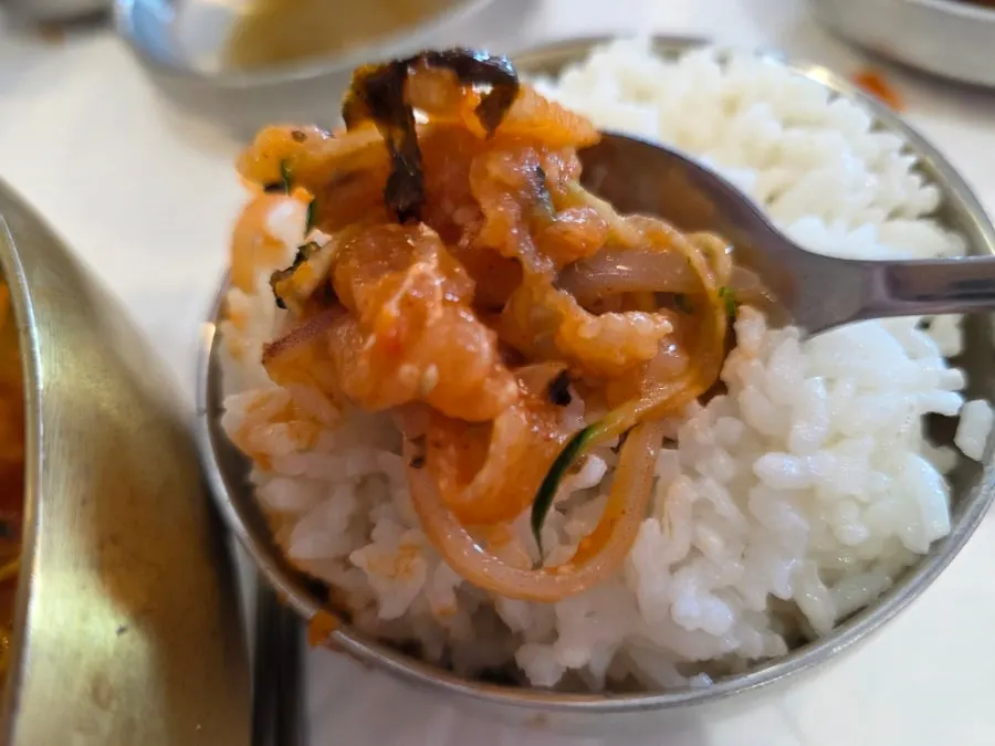 Half-and-half mulhoe with side dishes at Ppwang Mulhoe