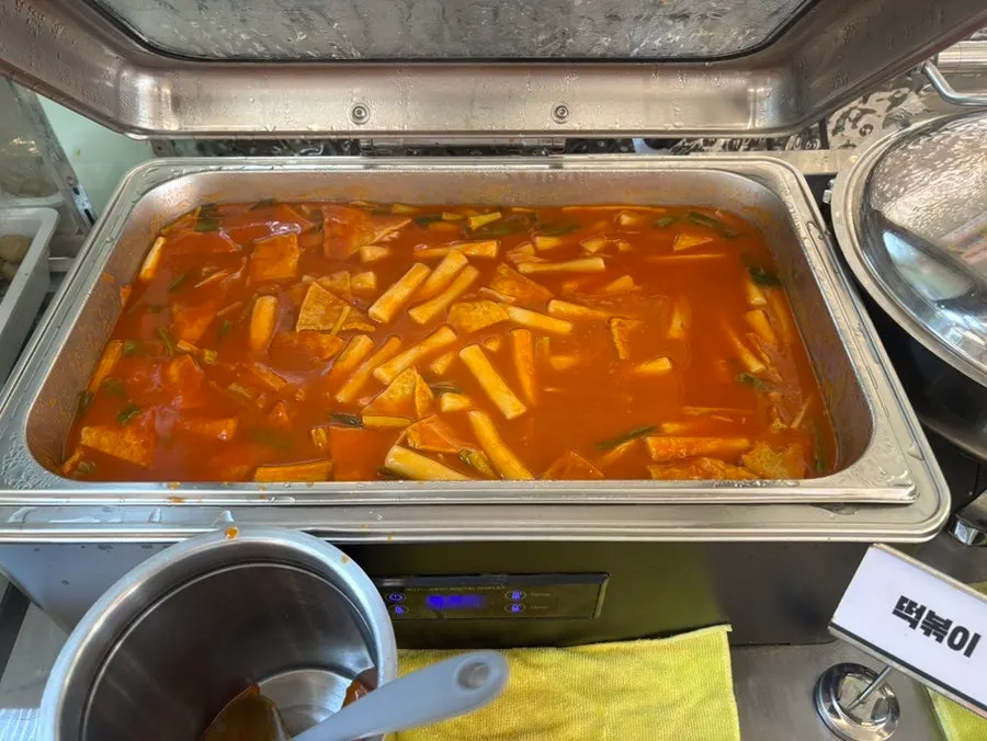 셀프바 멸치볶음과 메추리알