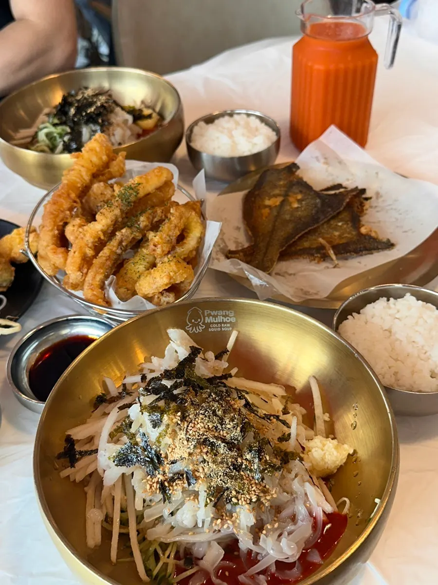 서비스로 나온 가자미구이 한 마리