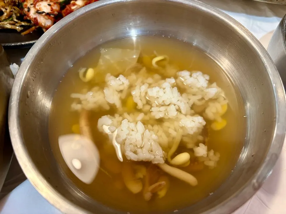 밥을 말아 먹은 오징어국