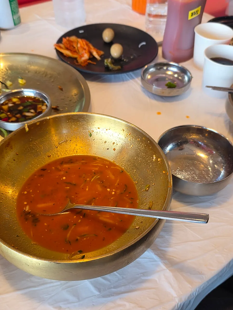 깨끗하게 비운 반반물회 그릇