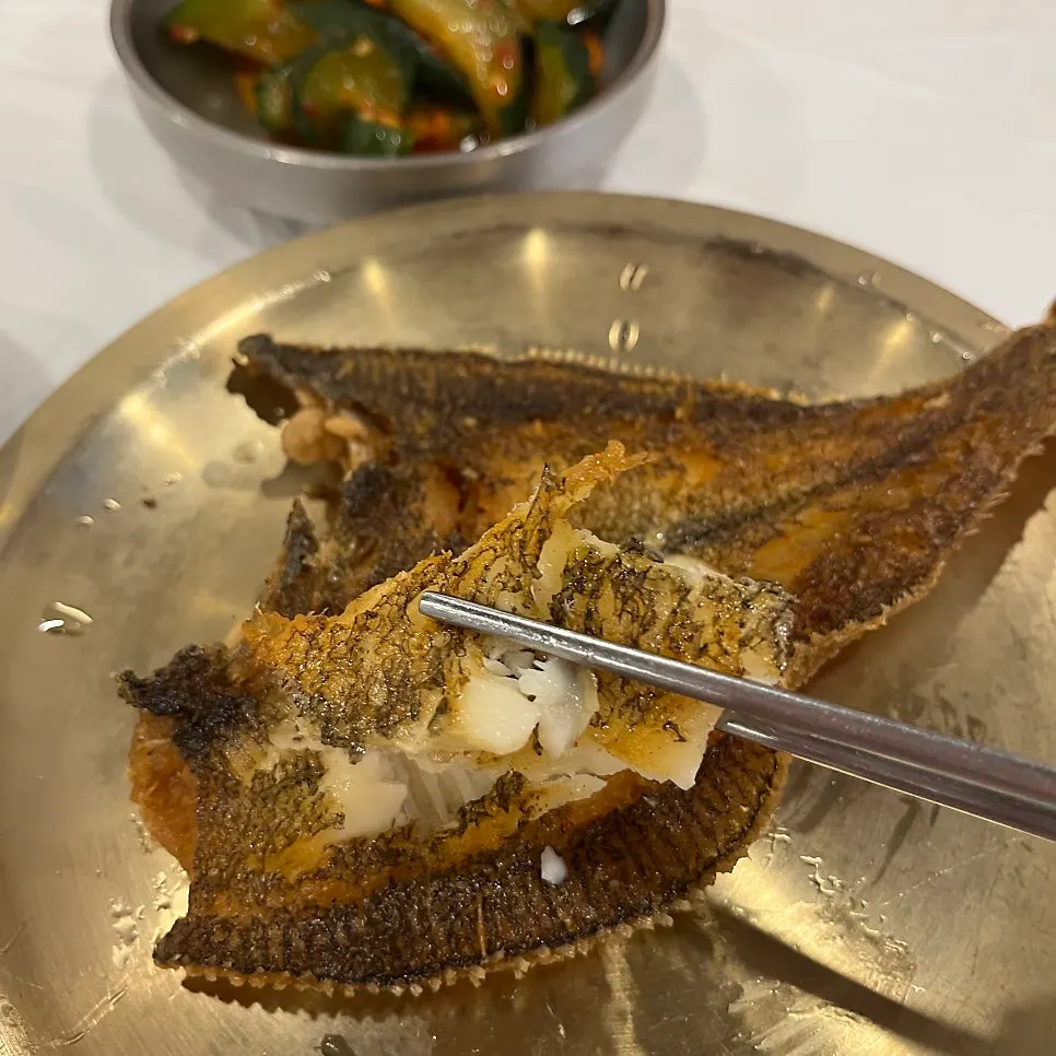 밑반찬으로 나온 가자미구이