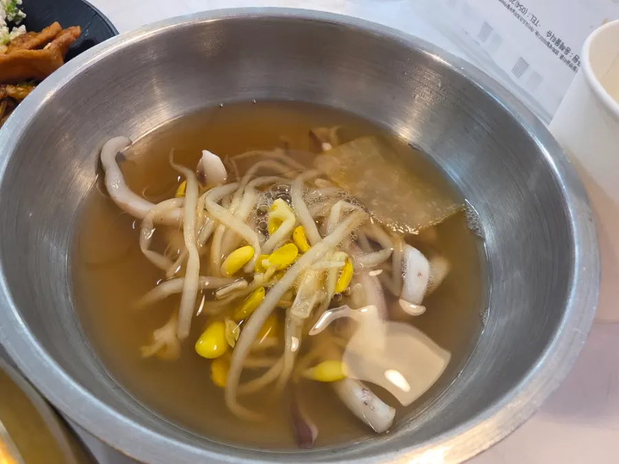 Squid soup with bean sprouts and squid