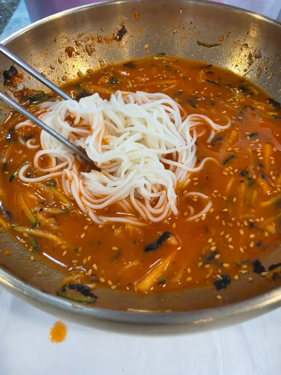 Rice noodles added into the mulhoe