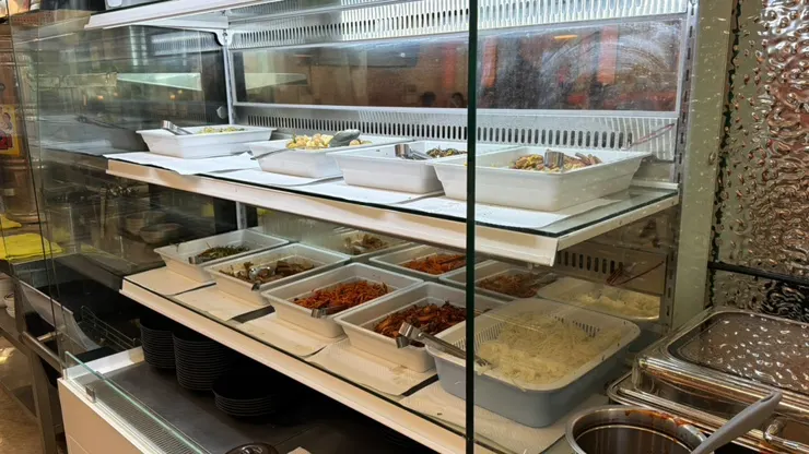 The self-serve side dish bar corner at Ppwang Mulhoe