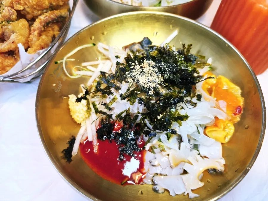 Signature Ppwang Mulhoe served in a brass bowl