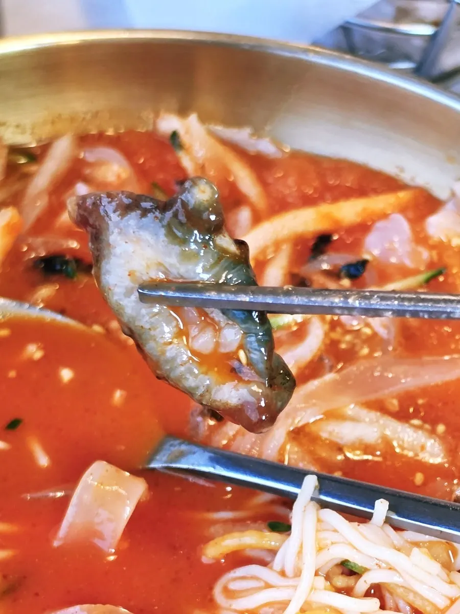 Abalone and sea cucumber pieces visible in Ppwang Mulhoe