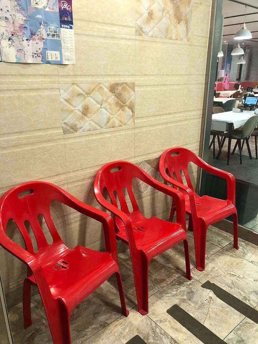 Indoor waiting area at Ppwang Mulhoe
