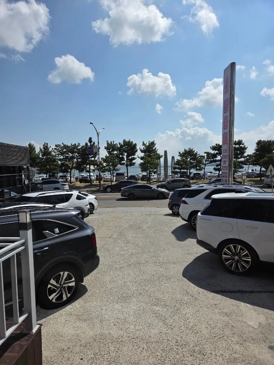 Parking space in front of Ppwang Mulhoe