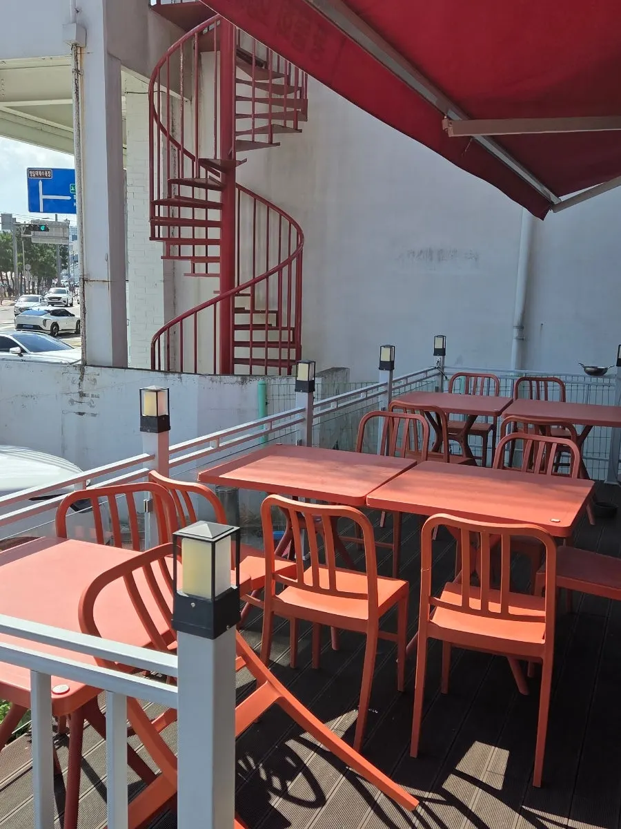 Outdoor seating area at Ppwang Mulhoe
