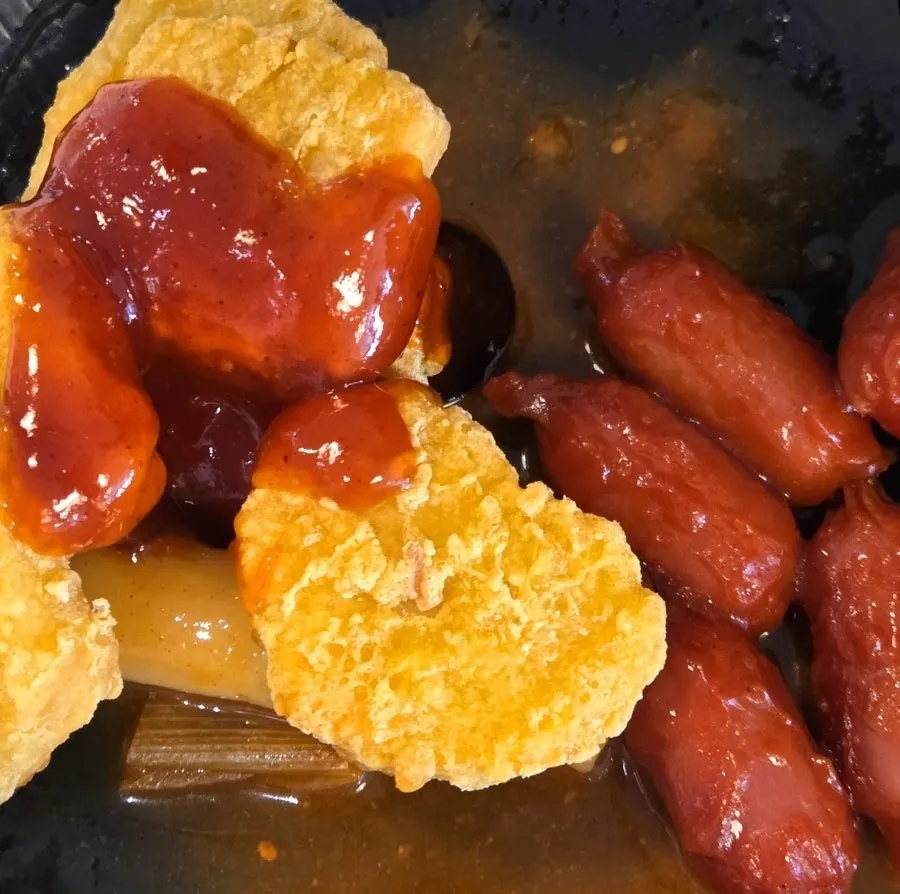 Chicken nuggets, tteokbokki and other self-bar side dishes