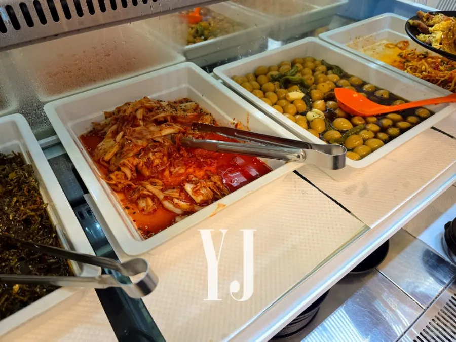 셀프바에 준비된 오징어국