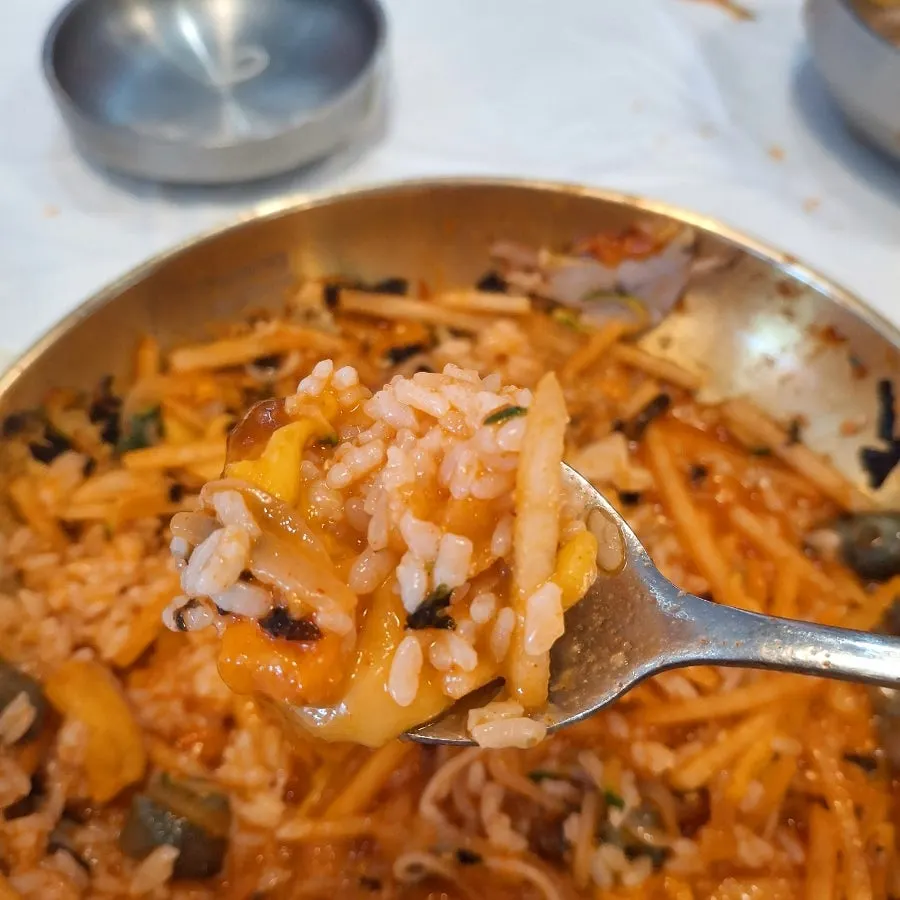 Finishing Ppwang Mulhoe with a bowl of rice