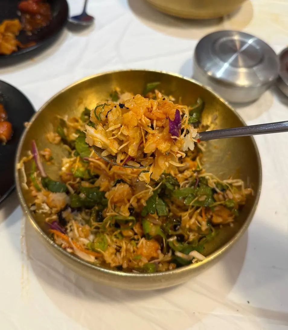 A hearty bowl of mixed hoe-deopbap