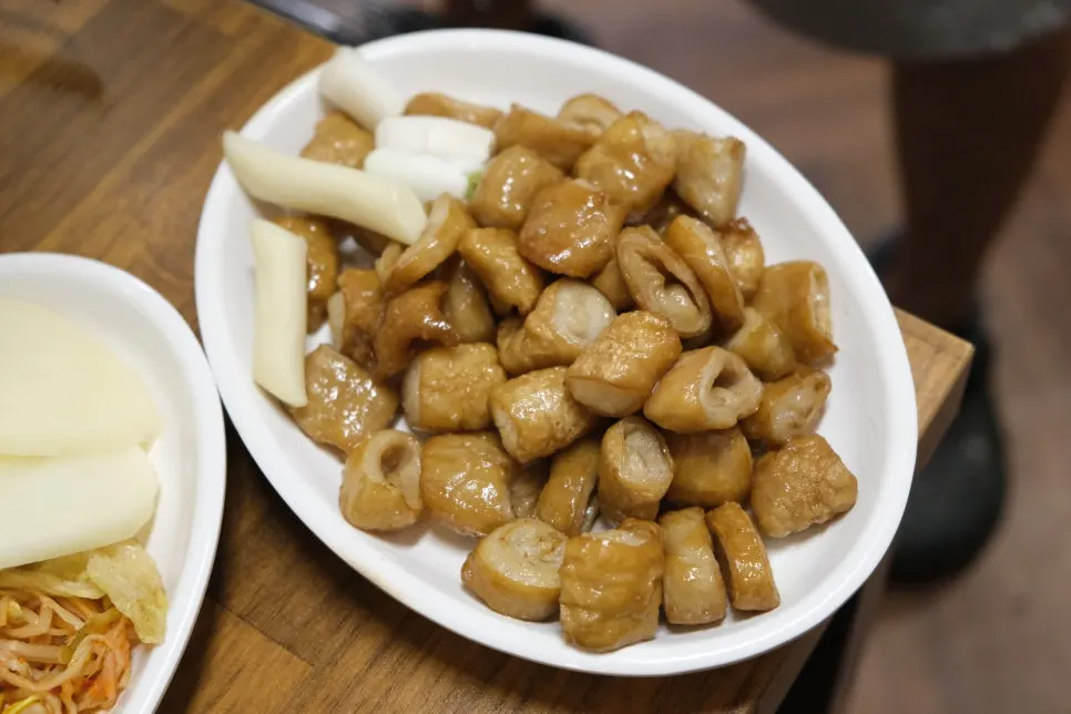 Neolpanji makchang side-dish spread