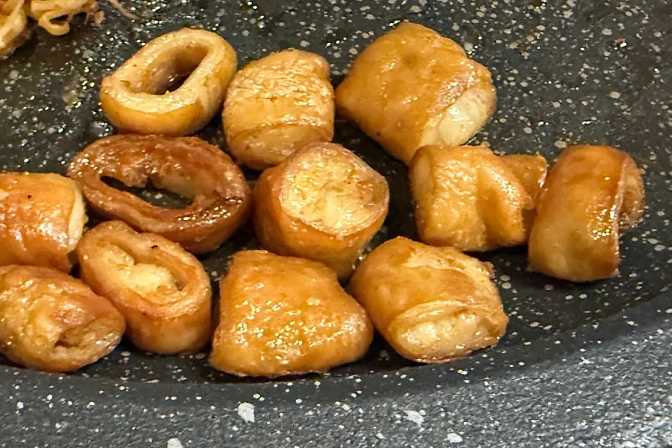 Three-serving makchang grill spread