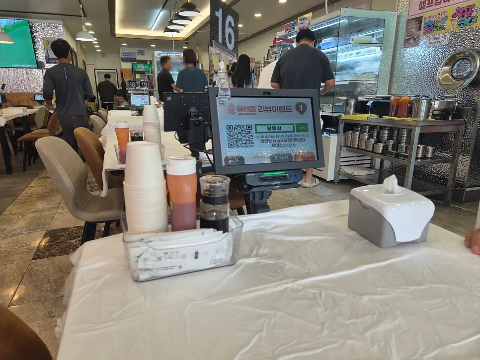 Ppwang Mulhoe indoor and outdoor seating