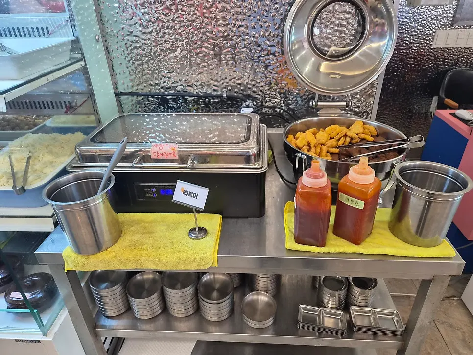 Self-serve bar side dishes