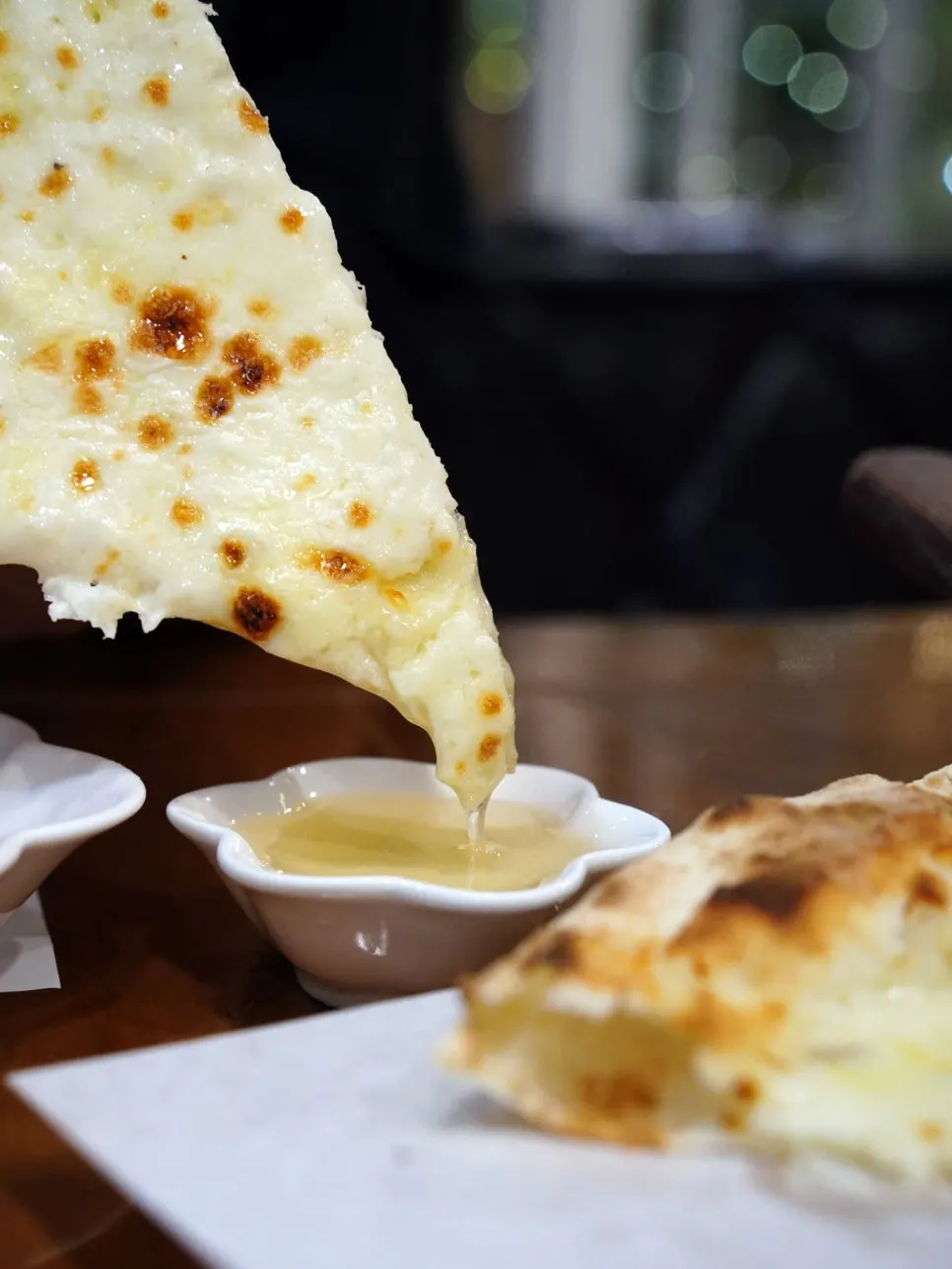 Gorgonzola pizza dipped in honey