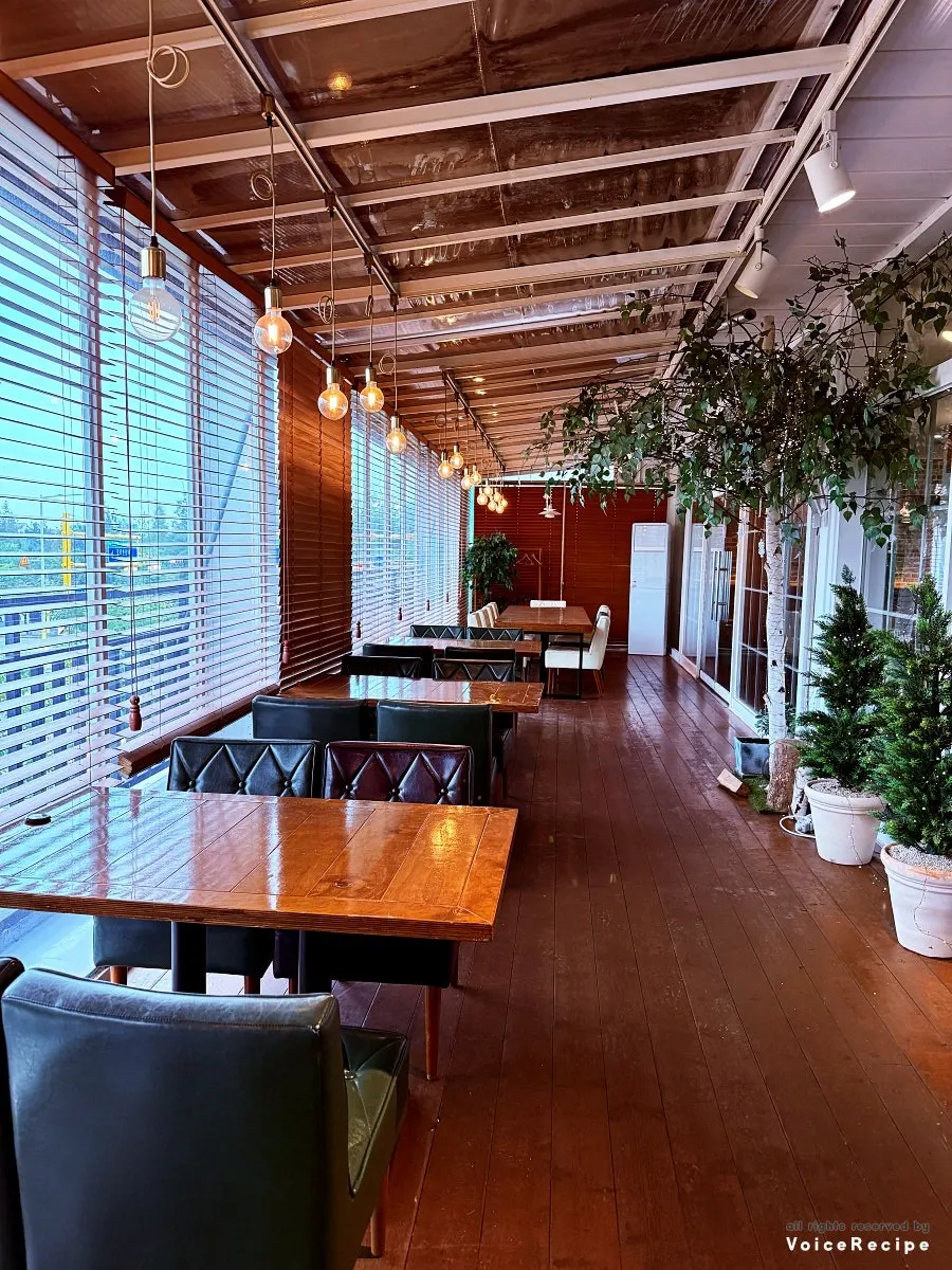 Cozy lighting inside Restaurant Polia