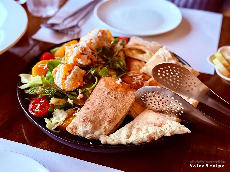 Ricotta salad served with gonggalppang
