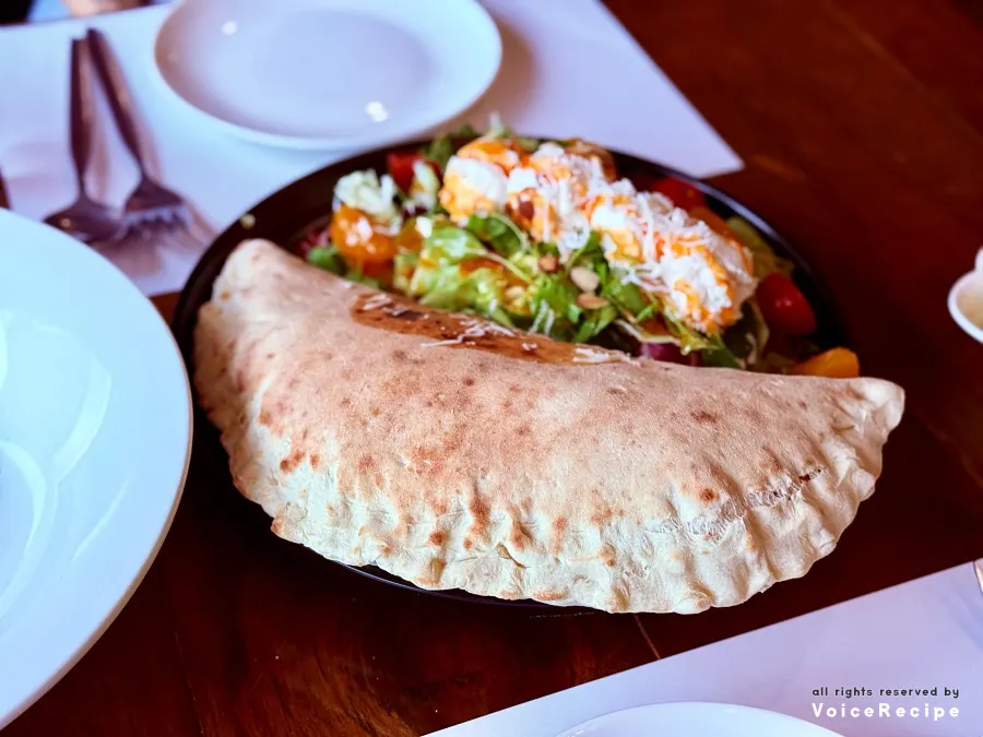 Salad stuffed inside the gonggalppang bread