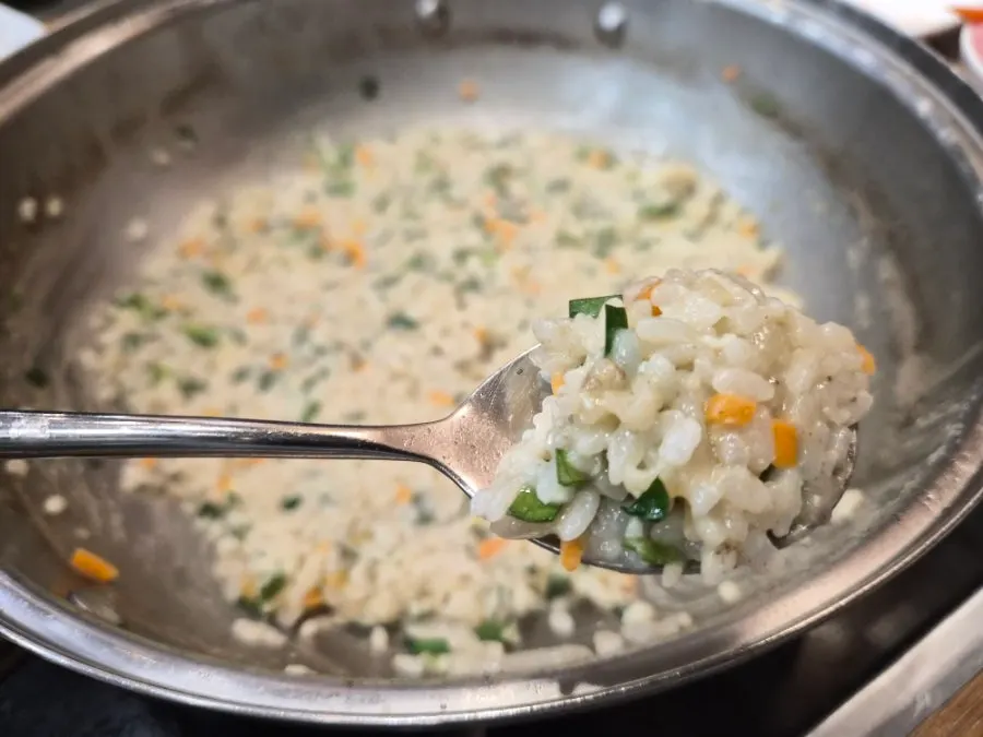 Bubur penutup shabu-shabu di antara bubur dan nasi goreng