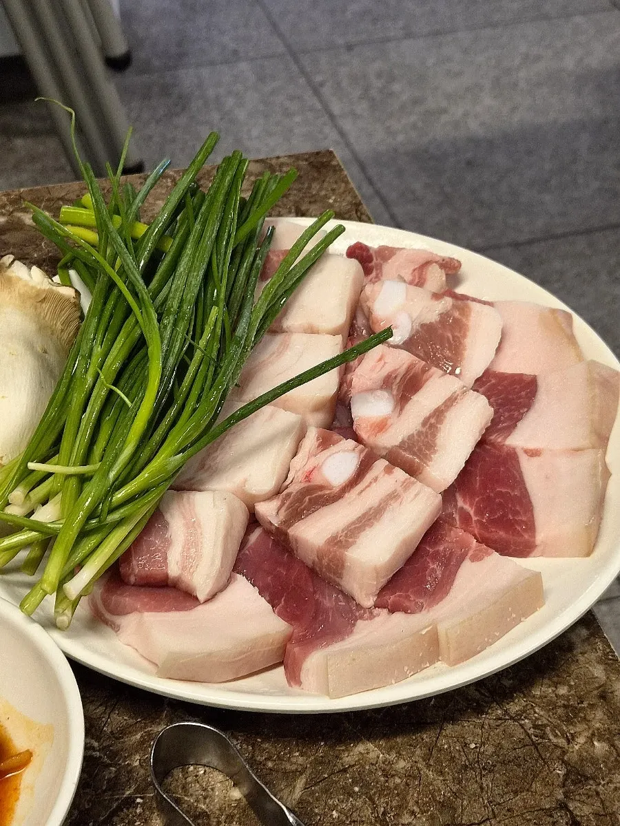 Plate of raw nanchuk matdon, 600g