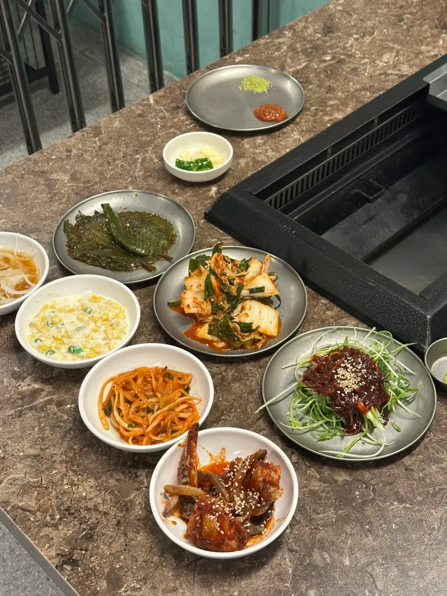Basic table setup with seasoned raw crab and geotjeori