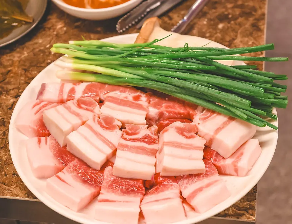Thickly cut raw Nanchuk Matdon Jeju native black pork