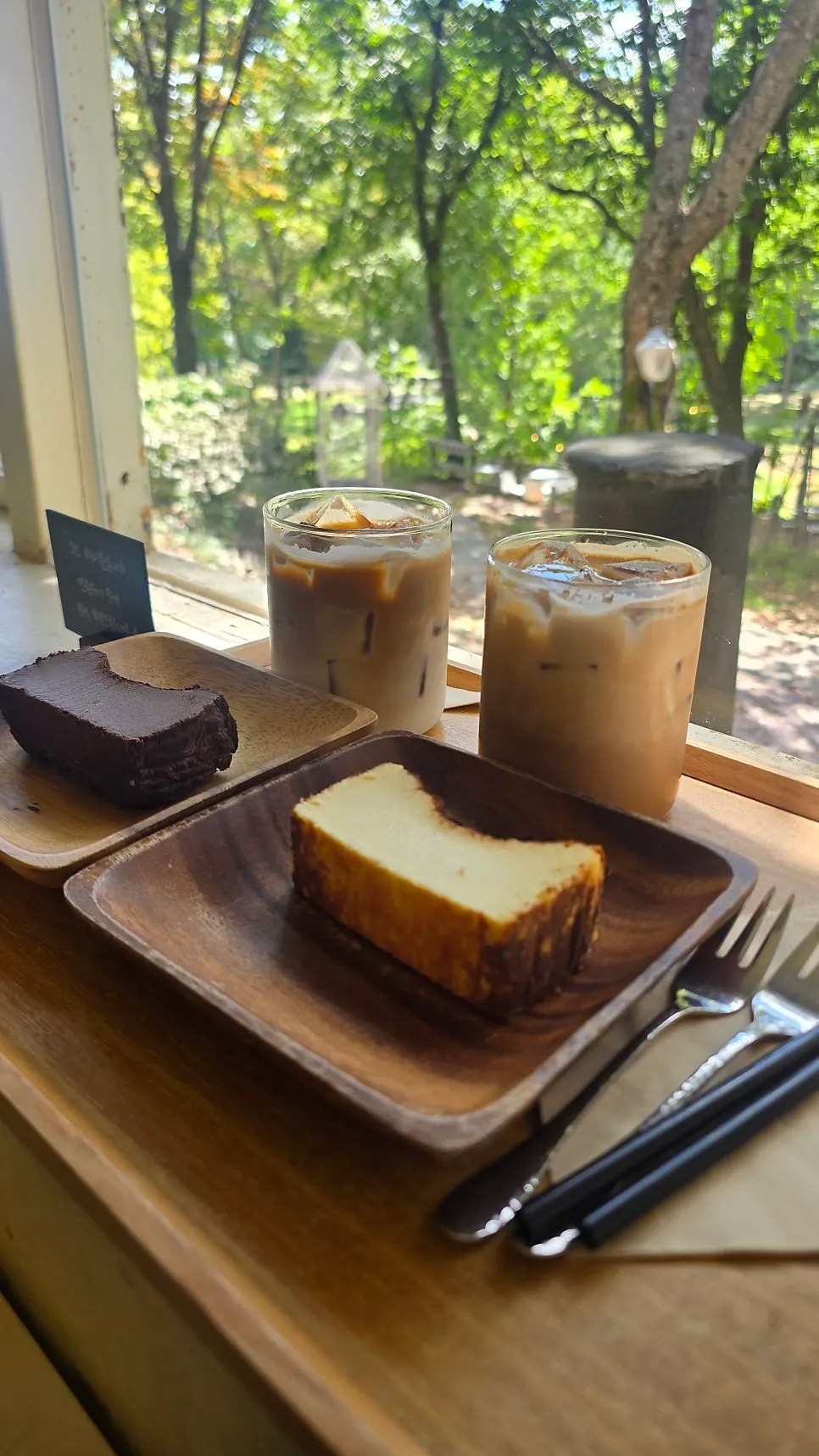 Dessert enjoyed with a forest view at Forerest
