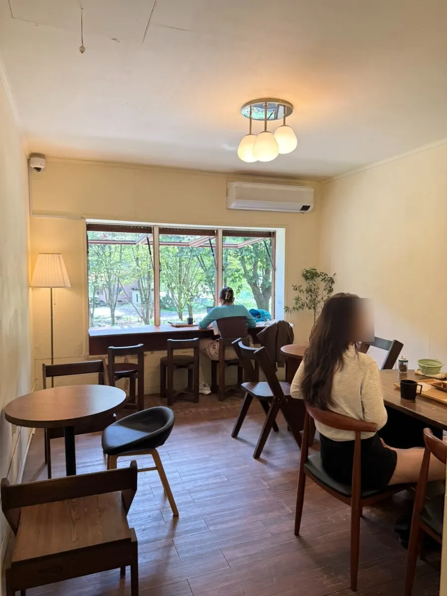 포어레스트 창가 좌석