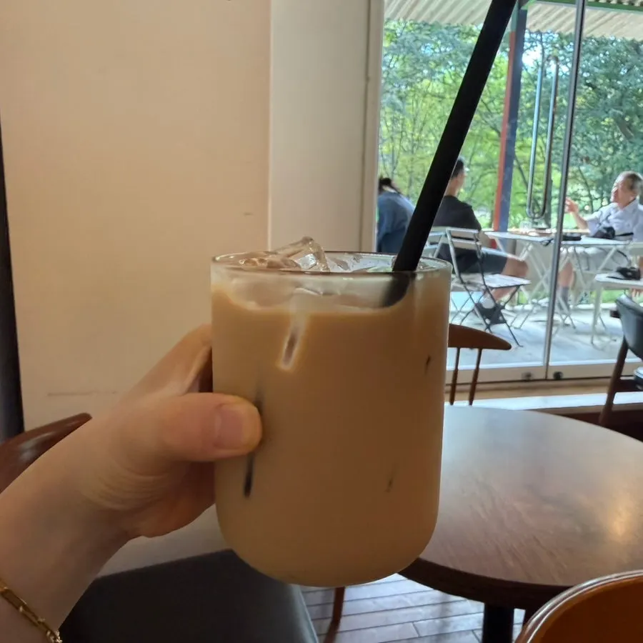 얼그레이·말차 바스크치즈케이크와 밀크티, 아이스 아메리카노