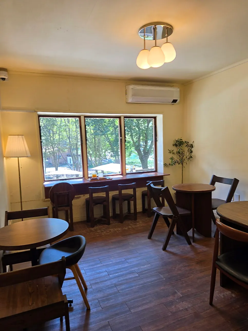 Seating in Forerest's second room