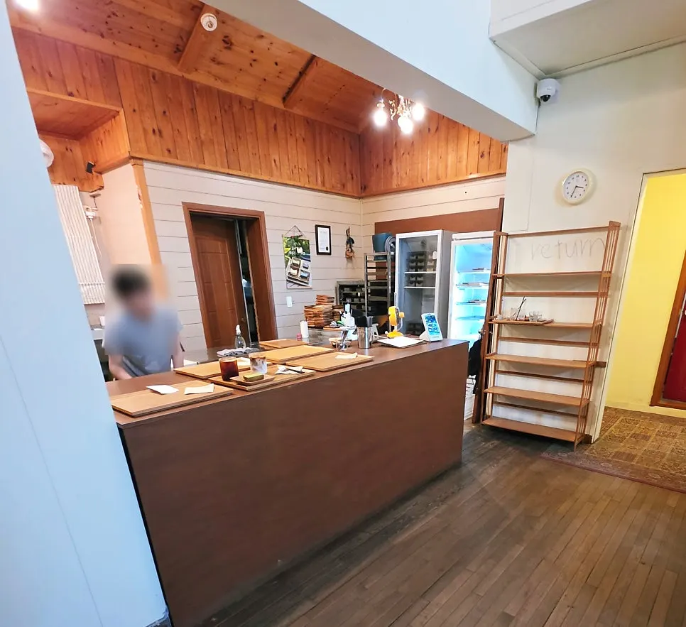종류별 바스크치즈케이크 진열 쇼케이스