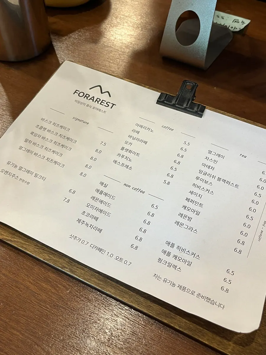Sign noting no outside food and one menu item per person