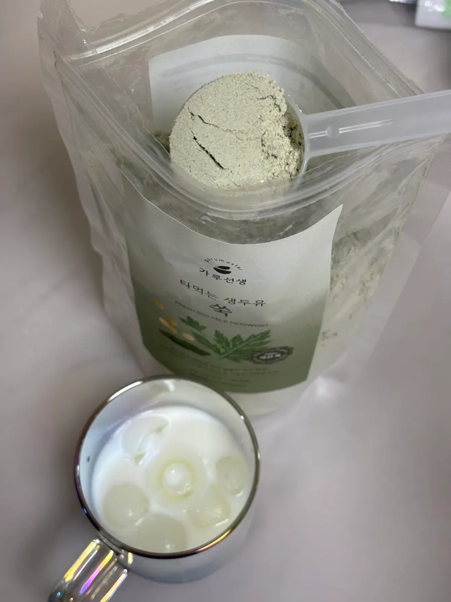 The dedicated spoon included with the fresh soy milk product