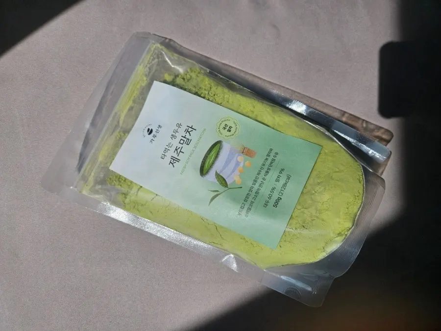 타먹는 생두유 제주말차 패키지와 완성된 라떼
