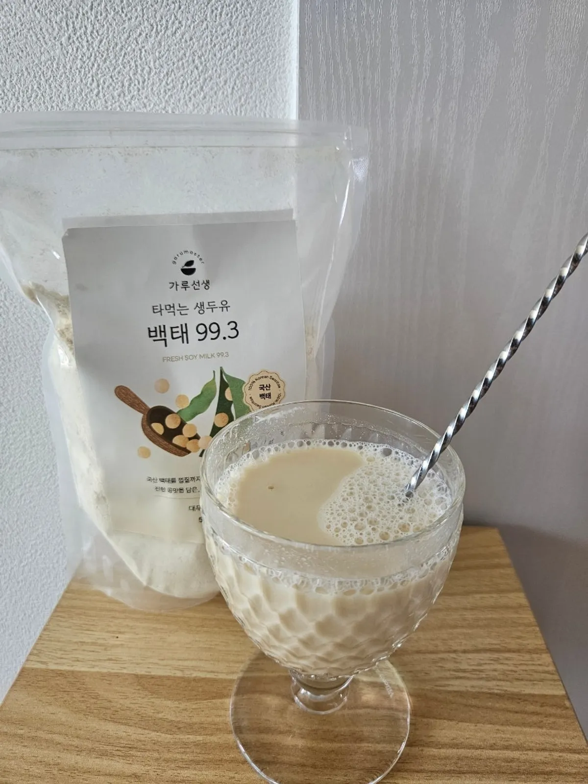 찬물에 뭉침 없이 녹은 생두유 한 잔