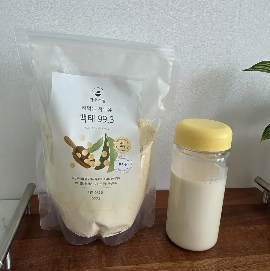 Garusunsaeng Take-and-Drink Raw Soy Milk Baektae 99.3 packaging with a finished cup