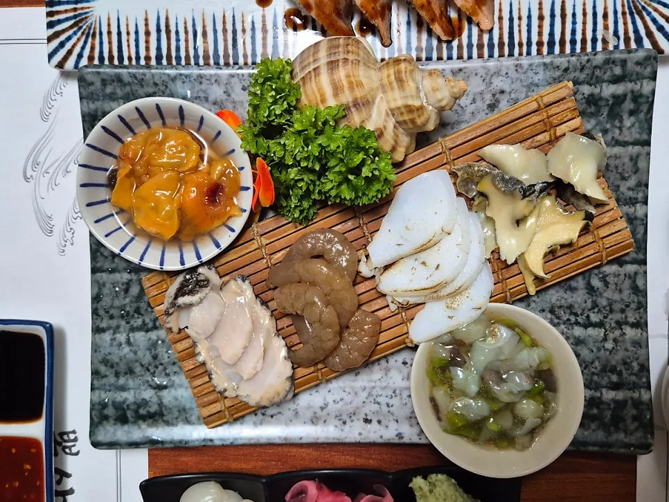 Seafood platter with abalone, sea squirt, and conch